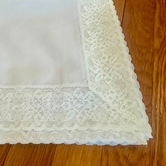 Vintage White Lace Square Tablecloth Floral Design 43" x 43 - Picture 6 of 9